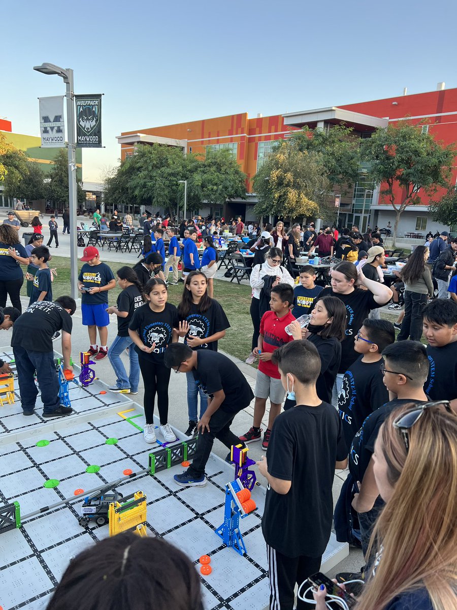 LASchoolsEast's tweet photo. On Friday, it was #VEXRobotics competition time for our #Southeast schools/teams! Wishing all our #LocalDistrictEast teams a successful #Robotics season. #STEAMRising https://t.co/LTn27vVxjO