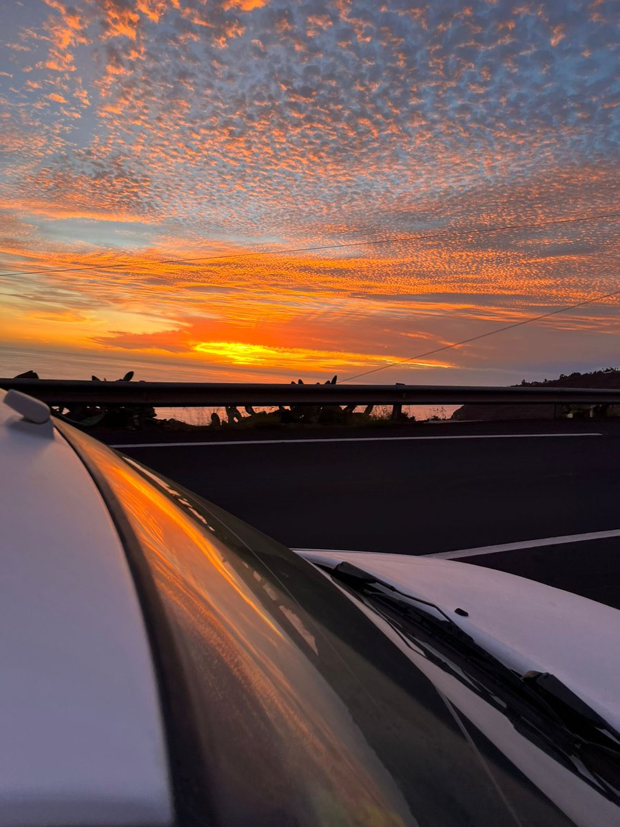 alvaroopz's tweet photo. El atardecer de hoy en La Palma 🧡 https://t.co/3Ghfg0k1gQ