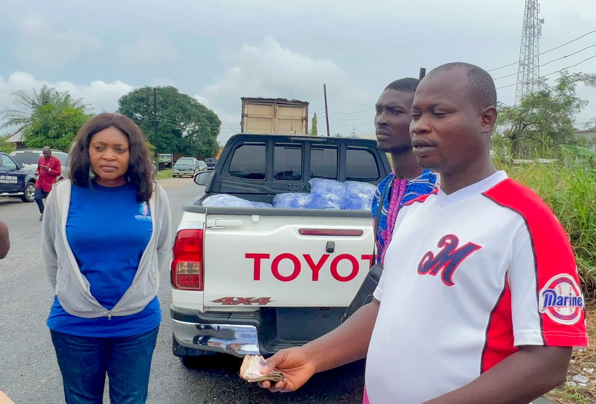 ethanrosefound1's tweet photo. More photos from our outreach to flood displaced persons in Ayamasa community, Ekeremor LGA, Bayelsa state. https://t.co/ewmW7KQ1PF