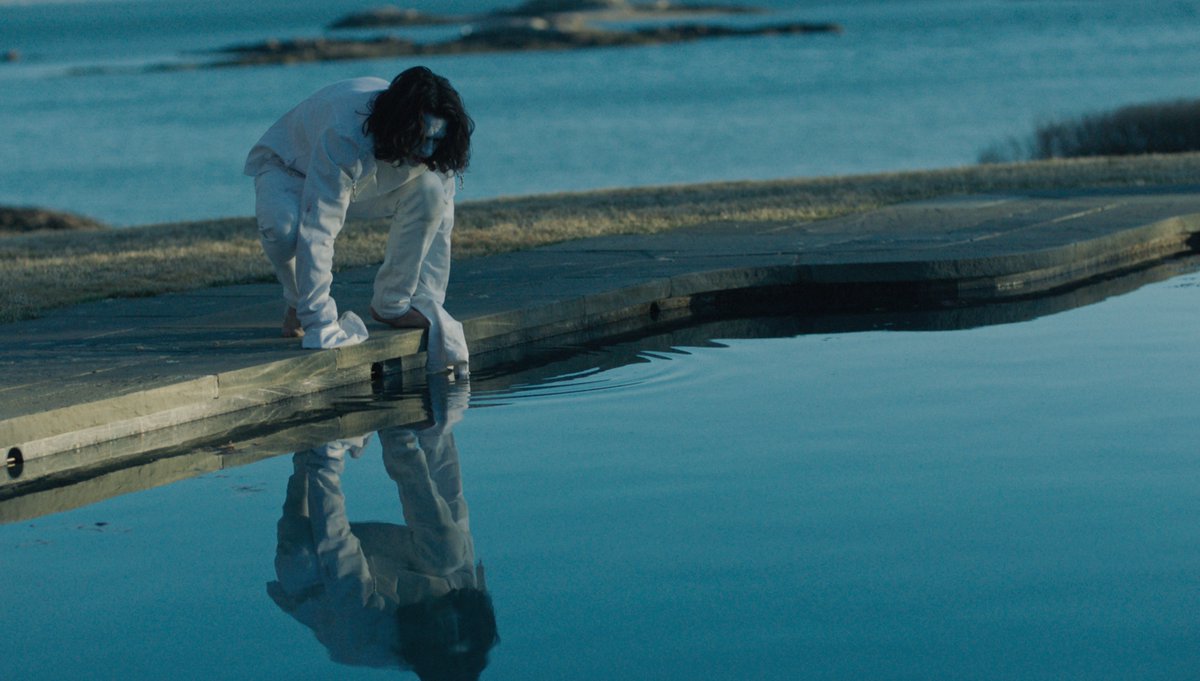 Keep your eyes on the prize inside of my eyes…