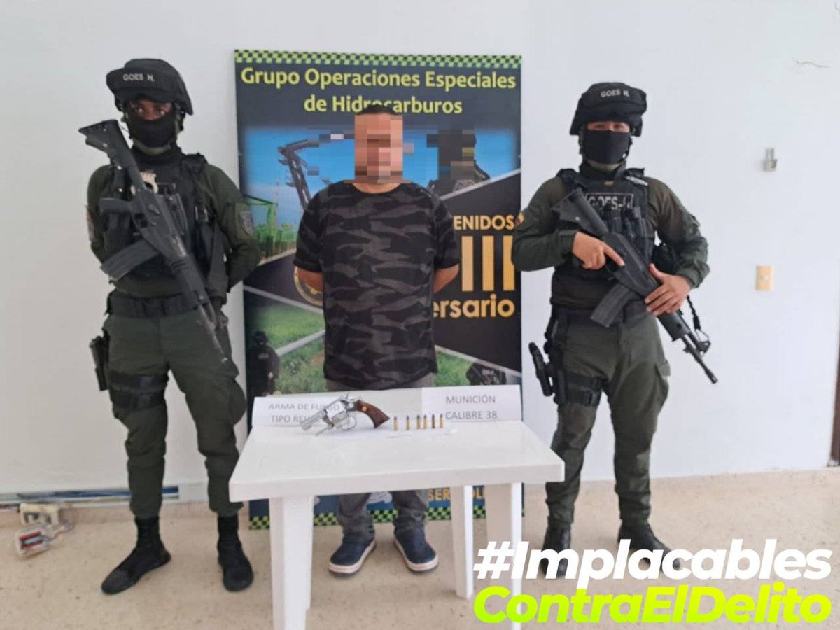 PoliciaDEMAM's tweet photo. 📍#Barrancabermeja | El #GOESH en coordinación con @FiscaliaCol, en la vereda La Brava logran la captura de una persona por el delito de tráfico, porte o tendencia de armas de fuego. Fue dejado a disposición de la autoridad competente. #DiosYPatria #ImplacablesContraElDelito https://t.co/2qlPGLowUb