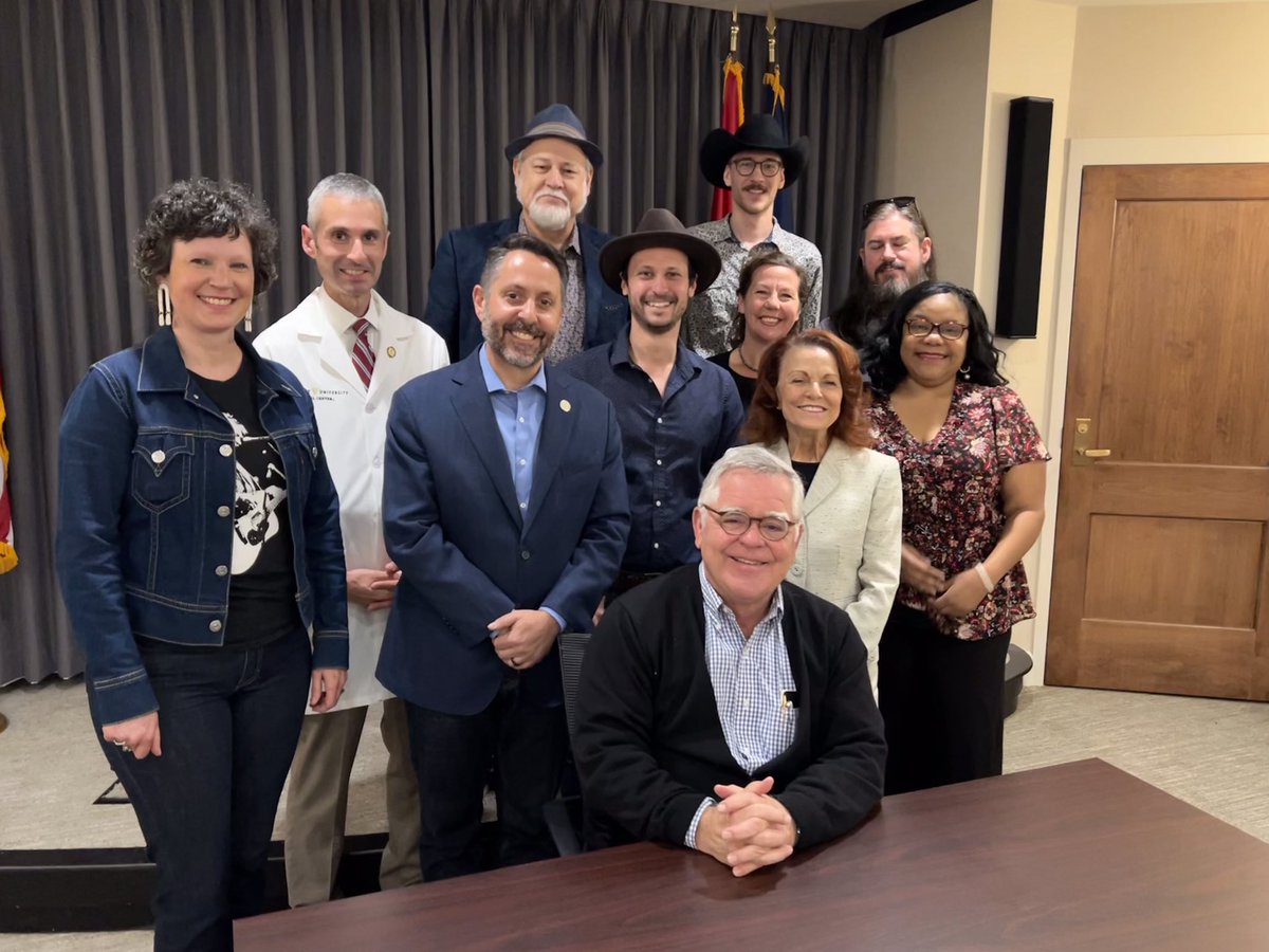 Today, I signed legislation to keep air smoke-free inside 21+ establishments, protect employees, musicians, and customers. Thank you to SmokeFree Tennessee for advocating for this change and to Metro Council for passing this bill which goes into effect March 2023.