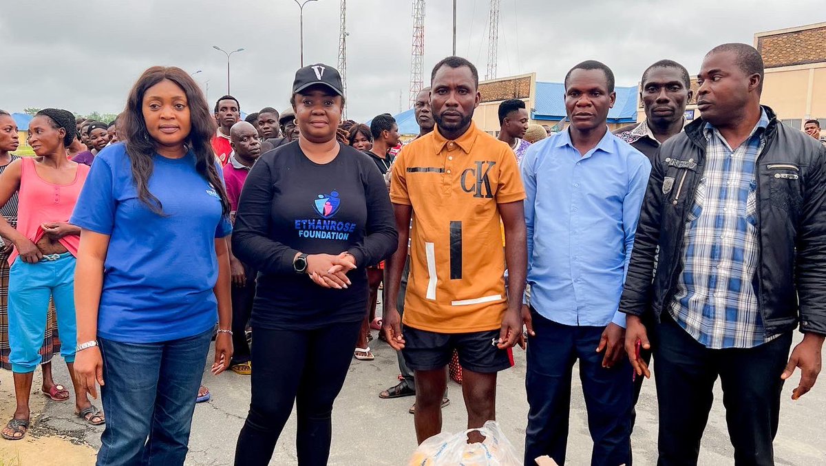 ethanrosefound1's tweet photo. We continued our reach out to persons displaced by flood yesterday, 23/10/22, visiting Otueke town in Ogbia LGA, Bayelsa State.
Relief items where distributed as the team empathized with the displaced persons.

#Ethanrose #Foundation #FloodInBayelsa #Flood #Help #sos #reachout https://t.co/OmVKDxRfDm