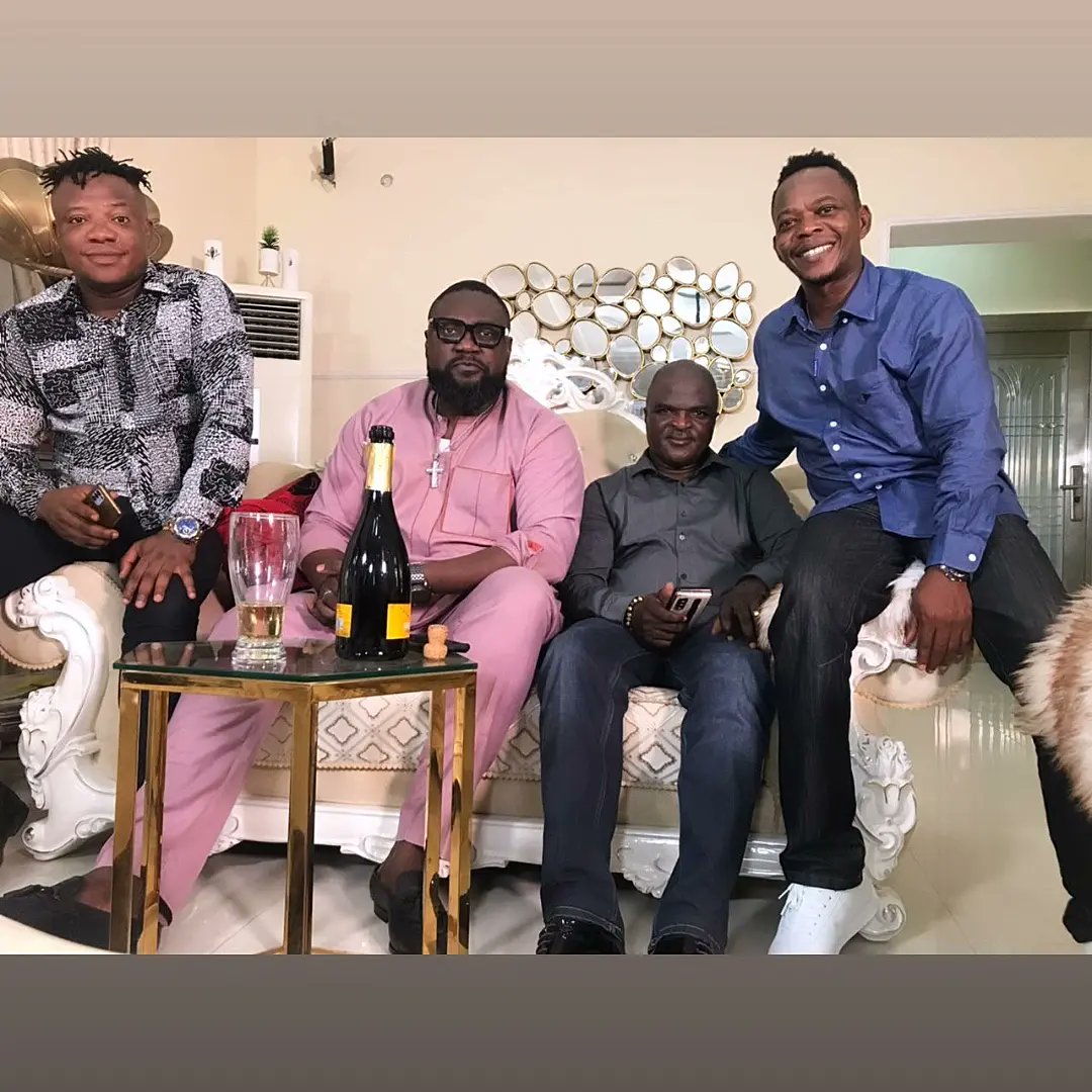 officialbashtv's tweet photo. "If you don't go after what you want.
you'll never have it."
🚨 LIGHT
📸 CAMERA
❤️ ACTION
@koffithaguru
@obeseremusic
@yemiblaq
#BASHDCASH
#komedykingkong
#myturnisnow https://t.co/EiAlsibqwp
