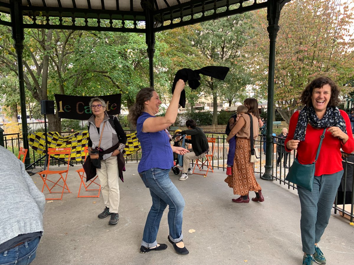 BrunoGa75's tweet photo. Atelier Modelage, danse et massage pour le Cafête- guinguette. C'était dimanche au Kiosque de la Place des Fêtes @Paris19e https://t.co/p8vWvHtT6s