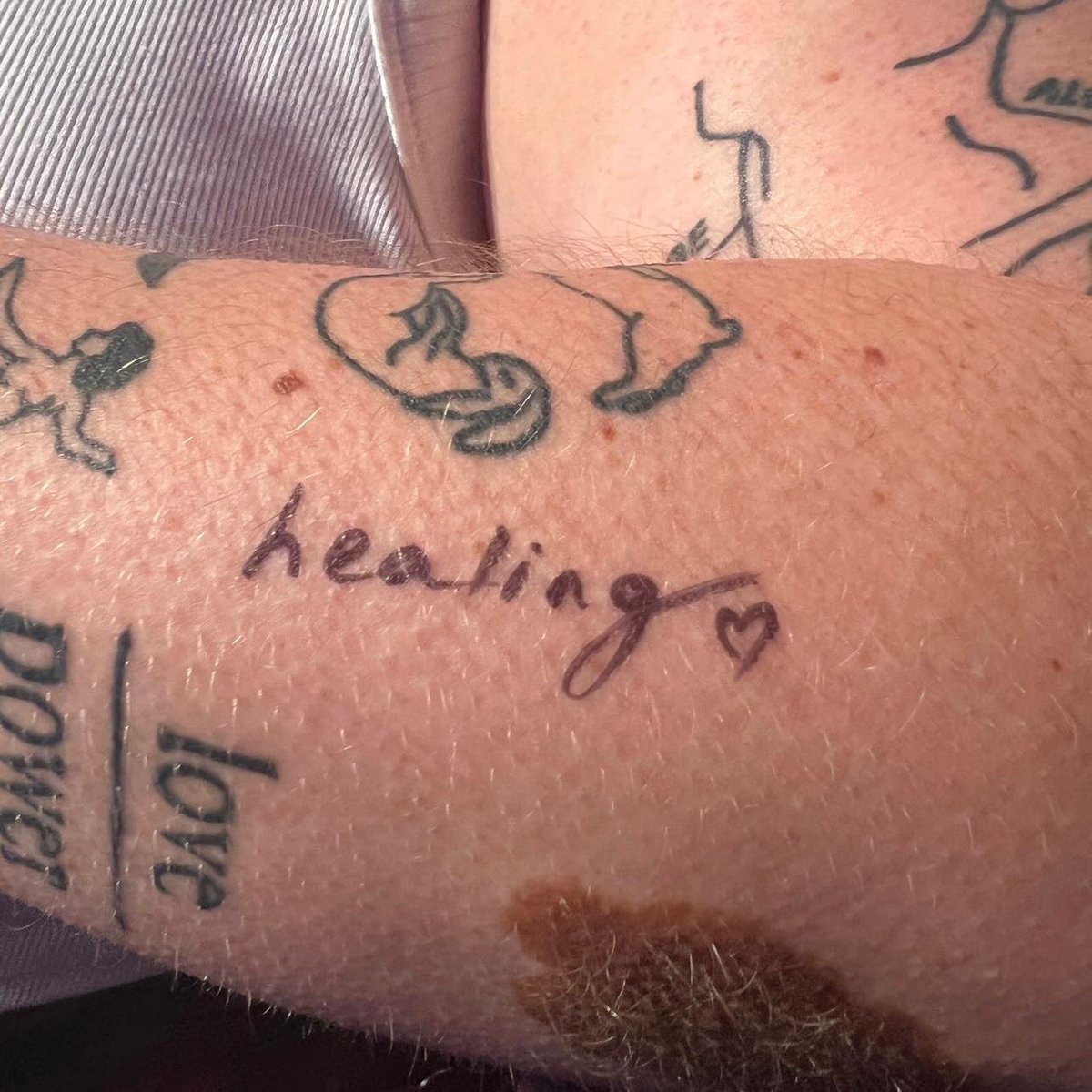 lehcarnazay's tweet photo. incredibly thankful for you, for understanding what it’s like to be a pisces and feeling heavy, raw, unfiltered emotion and knowing how to turn it into a beautiful pieces of art, and most importantly, helping me through the process of healing and growing. ❤️‍🩹 @findingfletcher https://t.co/DF5LeMkiFo