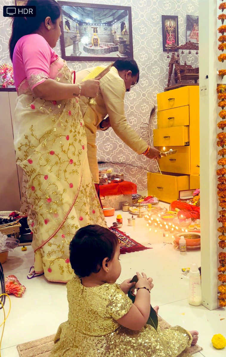 आज दीपवाली के पावन पर्व पर निवास पर सपरिवार माँ लक्ष्मी और गणेश जी की पूजा की। दीपावली का यह हर्षोल्लास का पर्व हम सब के जीवन में धन-धान्य, सुख समृद्धि व प्रसन्नता लेकर आए, माँ लक्ष्मी से यही प्रार्थना। #diwali