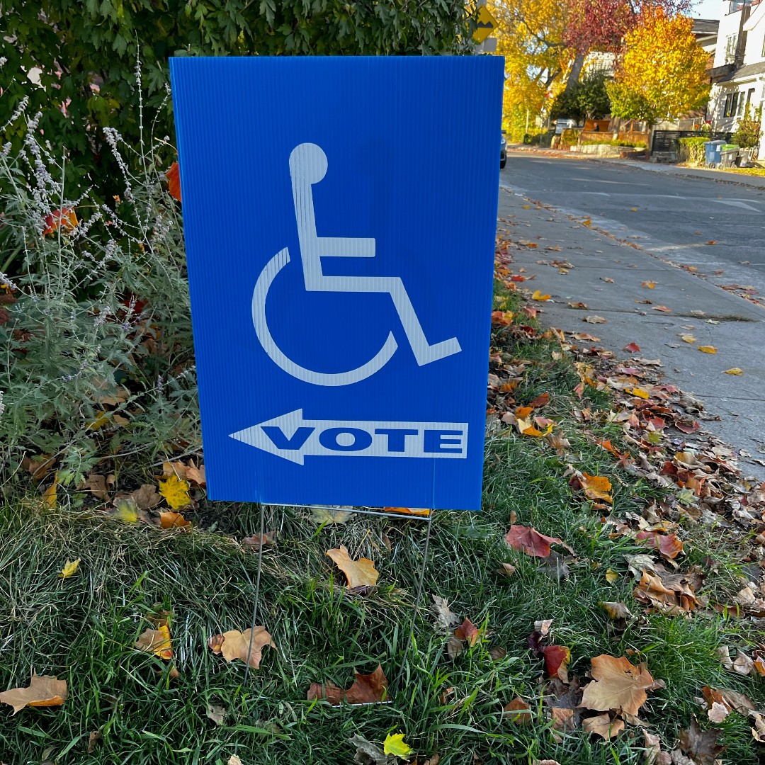 cityoftoronto's tweet photo. Visit https://t.co/7nNWmU3bLy to find accessibility information for your voting place, including accessible entrances and the availability of a Voter Assist Terminal for Toronto's municipal election. Call 311 for help. https://t.co/PNM9ppC6XU #TOVotes22 #TOVotesOct24 https://t.co/XT5jXh0MrQ