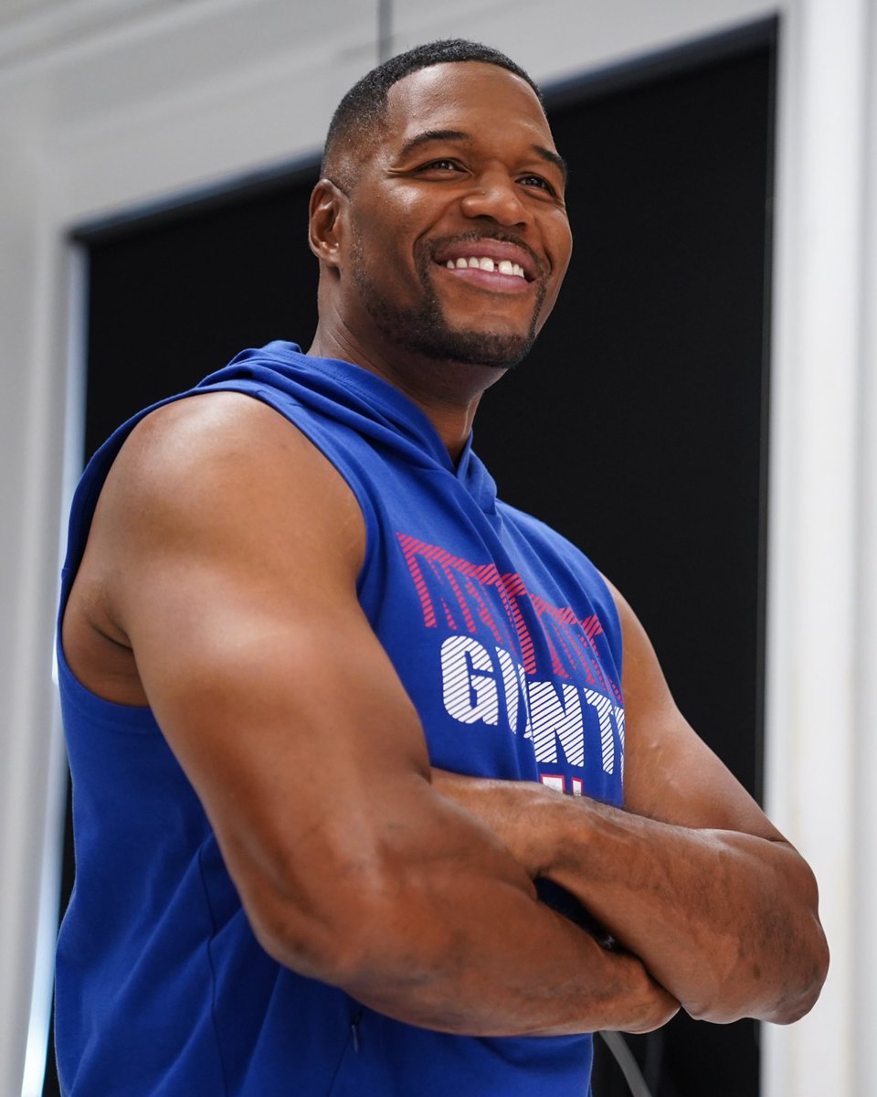 michaelstrahan's tweet photo. All smiles when we are 6-1!!!!! Let’s go @Giants. @mstrahanbrand https://t.co/d2MscR8Ygq