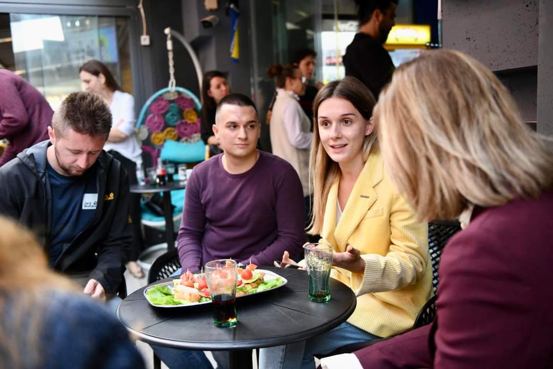 AmmarGrabic9's tweet photo. Today we celebrated #UN Day in Tuzla! We had an honor to talk with @llungarotti, chief of mission of @IOMBiH, and @MacdonaldIngrid, the resident coordinator of the @UN_BiH. 🇺🇳🇧🇦

The hosts were young people in front of the #CATBiH youth initiative, gathered around #ORC Tuzla. 😻 https://t.co/8cksSBiLTI
