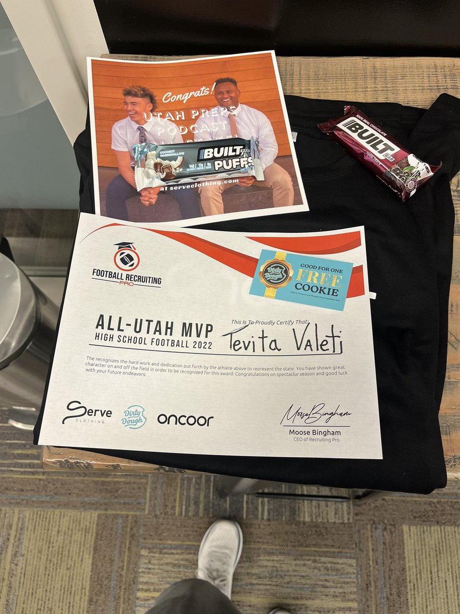 MooseB90's tweet photo. Stoked to send off these care packages for the @thedirtydough @ClothingServe @Footballrecpro @oncoorsports all utah team! Congrats gentlemen! https://t.co/dqez53VtZ3