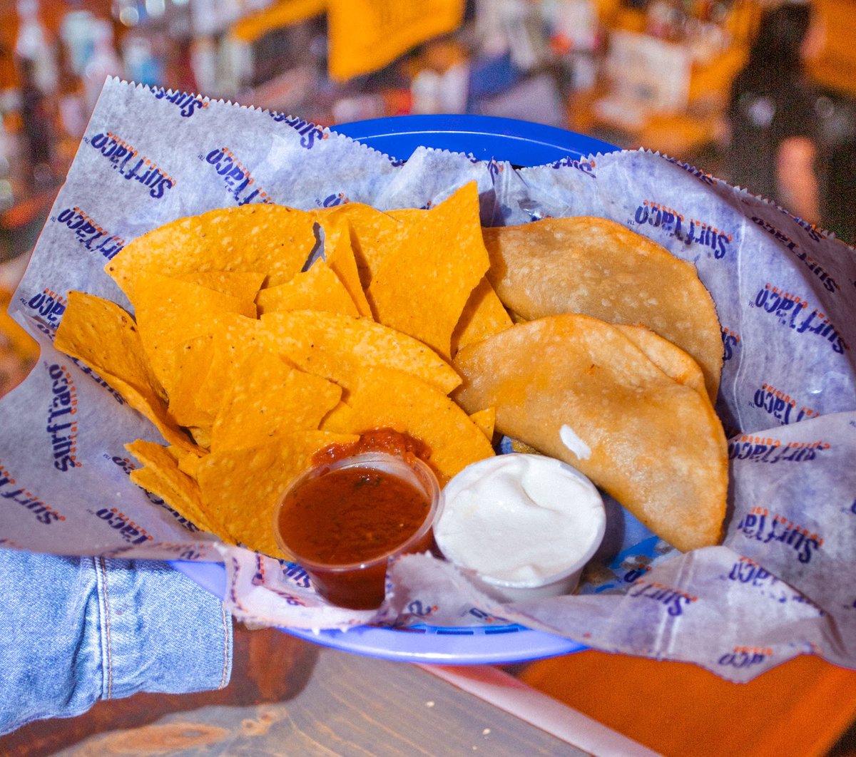 SurfTaco's tweet photo. Some say it's magic, some say it's fresh taste & great flavor, we'll let you decide 😉
#SurfTaco #EatTacooos #CoastalCuisine https://t.co/gglWKRS81G