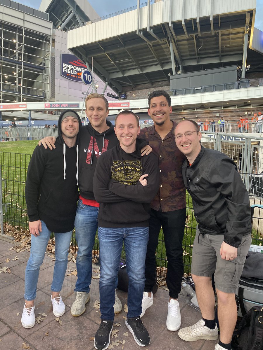dyllbob4life's tweet photo. Such a great trip! Meeting 2 of my gamer friends after years of hanging out online! Plus seeing one of them play in his first home game for the Denver Broncos! https://t.co/cpmZUHYTsQ