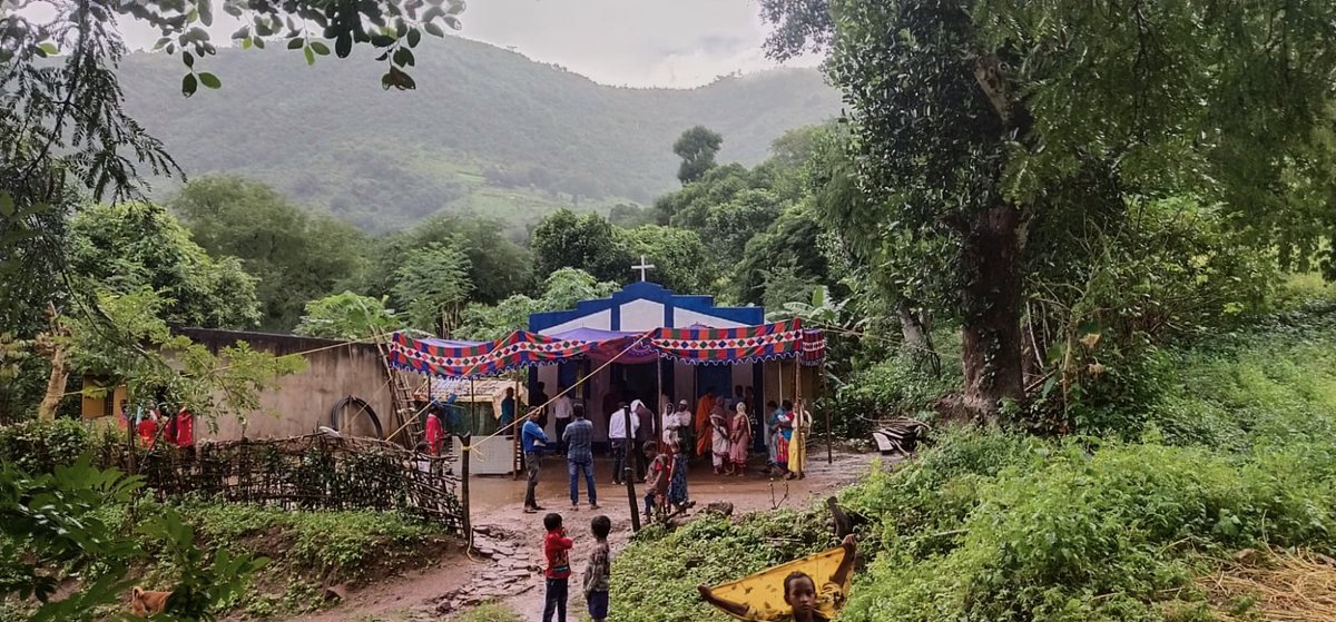 TrailheadInt's tweet photo. Trailhead recently opened a new church facility in India! Here are some of the photos from the dedication 📸
#TrailheadInternational #ChurchPlanting #India #ChurchDedication https://t.co/sfP2lZpxpA