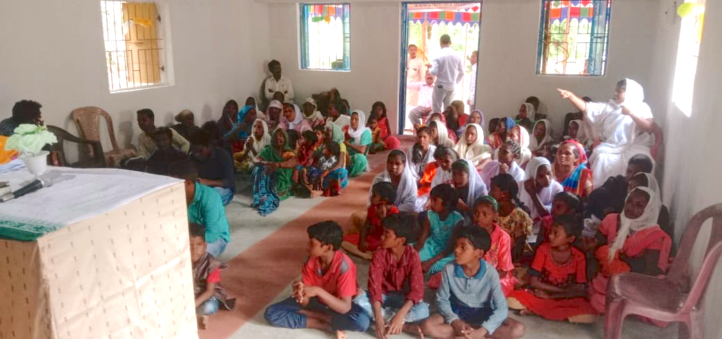 TrailheadInt's tweet photo. Trailhead recently opened a new church facility in India! Here are some of the photos from the dedication 📸
#TrailheadInternational #ChurchPlanting #India #ChurchDedication https://t.co/sfP2lZpxpA