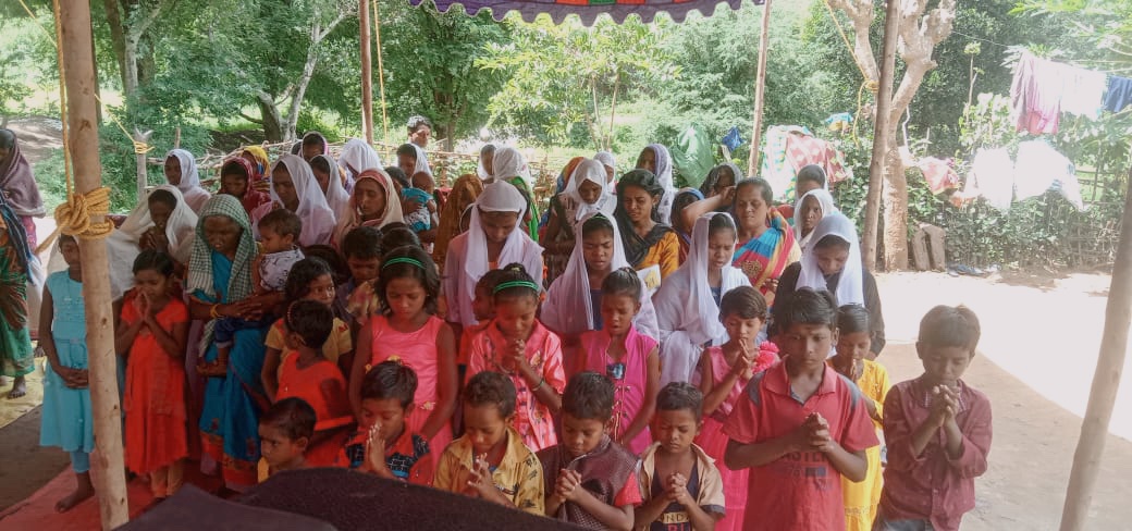 TrailheadInt's tweet photo. Trailhead recently opened a new church facility in India! Here are some of the photos from the dedication 📸
#TrailheadInternational #ChurchPlanting #India #ChurchDedication https://t.co/sfP2lZpxpA
