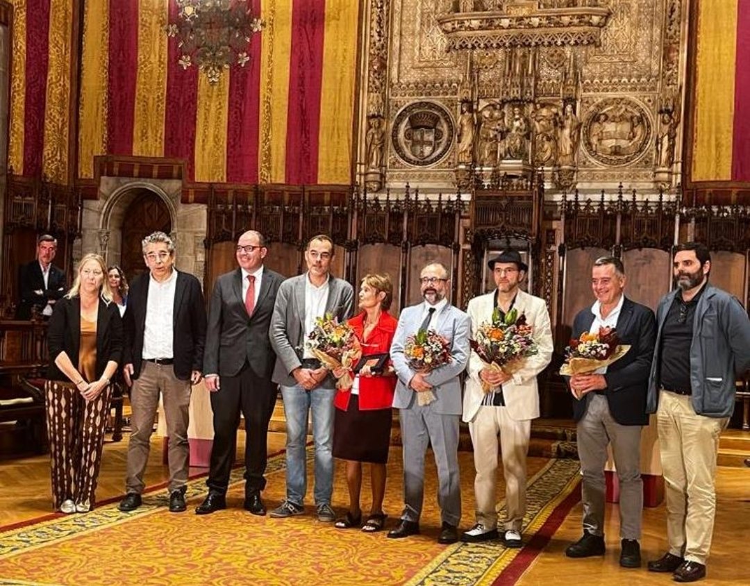 jordifolchr's tweet photo. Felicitar als nous Ramblistes d'Honor al @MuseuMaritim, @julicapella i en especial a la @Llibpompeia i la Maria Montserrat Martí, graciénca d'adopció, propietària i 3a generació al servei de la cultura @AmicsdeLaRambla @neusmunte @jmartigalbis @joanrportell @JuntsxcatGracia https://t.co/tLhsXtBNMF