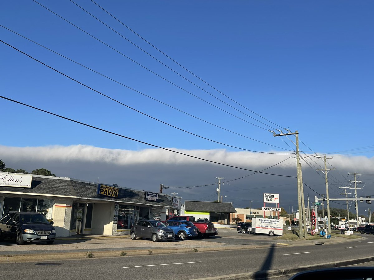 S_Foster_Access's tweet photo. The coolest picture of the clouds moving out for beautiful blue skies in portsmouth #findthatcloud @_WeatherStove https://t.co/zgclGbN5vu