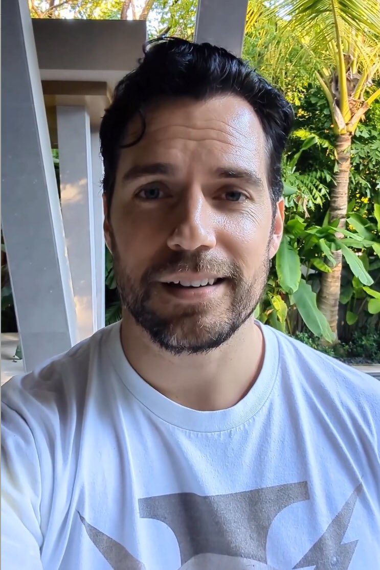 letoml's tweet photo. @Guapazos Con esta 😍 carita 😍 nos dice que HE’S BACK #FelizLunes #HenryCavill #HenryCavillSuperman https://t.co/sPBELb3Gb3