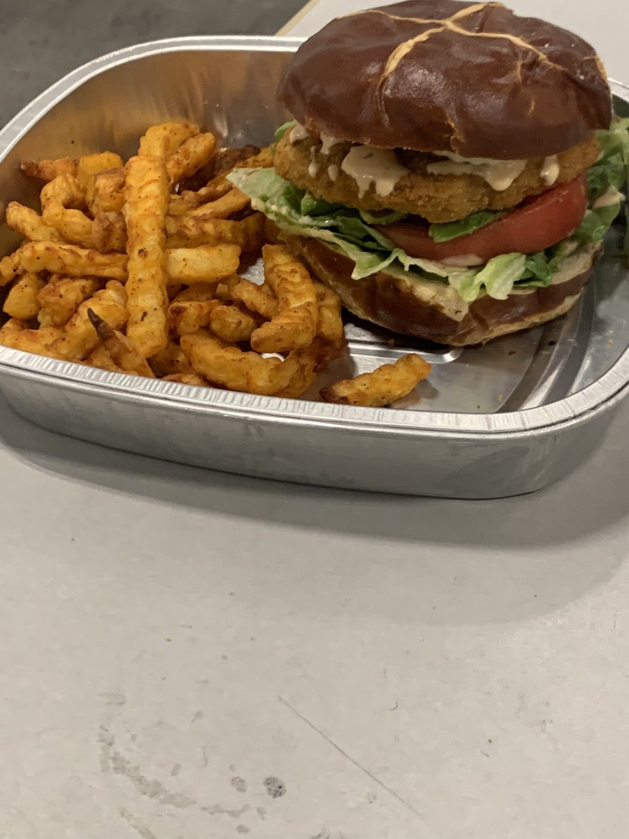_Pareo333's tweet photo. Lunch #plantbased #chickn https://t.co/yBVXngVgMb
