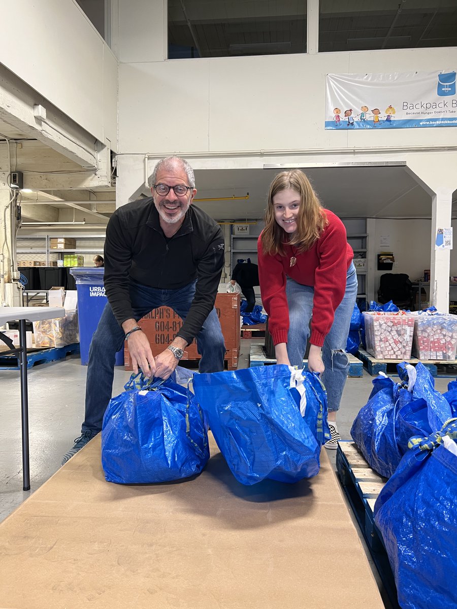 YorkHouseSchool's tweet photo. Our amazing students, parents and teachers lived out 'Not For Ourselves Alone' at @BPBuddies_. This was a student-led initiative ran by our Community Service Captains, and 1000 bags were packed for children in need. YHS is proud to support such a brilliant organization💚💛 #myYHS https://t.co/204ewr8vTj