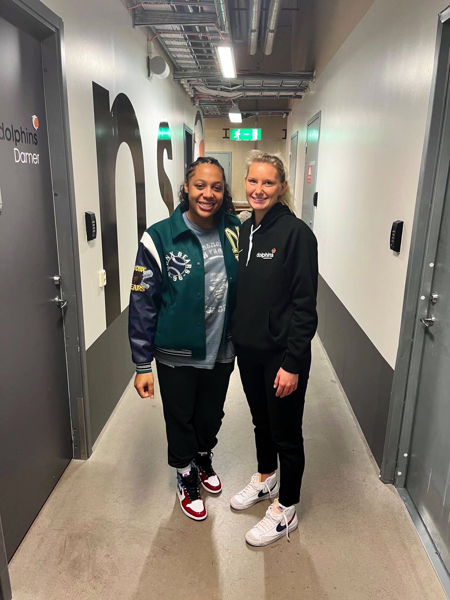 DePaulWBBHoops's tweet photo. Ran it back in Sweden 🇸🇪
So great to see Deja Church and Lexi Held face off overseas last week 🤝
#DePaulBall x #ProDemons https://t.co/iLYqjGFIGw