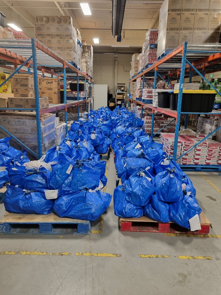 YorkHouseSchool's tweet photo. Our amazing students, parents and teachers lived out 'Not For Ourselves Alone' at @BPBuddies_. This was a student-led initiative ran by our Community Service Captains, and 1000 bags were packed for children in need. YHS is proud to support such a brilliant organization💚💛 #myYHS https://t.co/204ewr8vTj