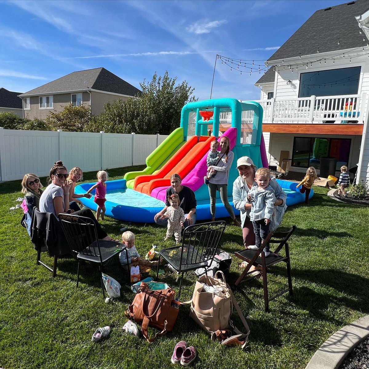 alyshaar8's tweet photo. We’ve been having daily parties  up until the snow hit thanks to @bestway_us H20GO Triple Splash Mega Water Park and @tryazon. Best “toy” ever! Get one, you’ll thank me later.😁

#BestwayUS, #BestwayUSA, #BestwayMegaWaterPark, #YourFunIsOurBusiness,
#InflateYourFun #tryazon https://t.co/mpjkkPtRpi