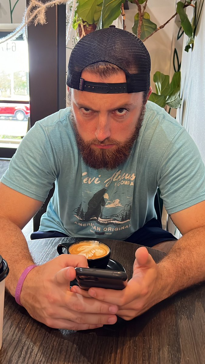 itsClaireGordon's tweet photo. @ItsMightyGoat Get off your phone and hang out with me….lol https://t.co/3VunQqYDcG