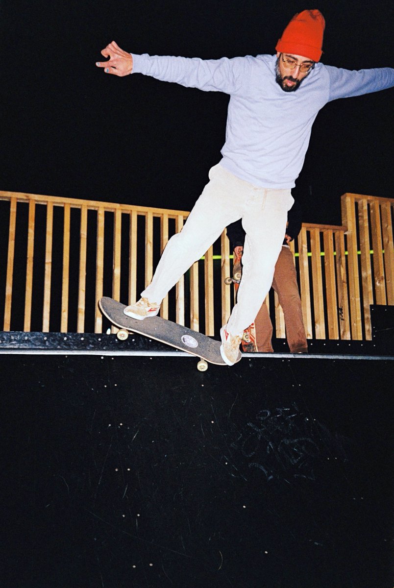Skate sesh at the Ursulines, Brussels city center 🛹
📸 by <a href="/ilapittaluga/">📹 ila</a>

#35mm #skatetwitter #brussels