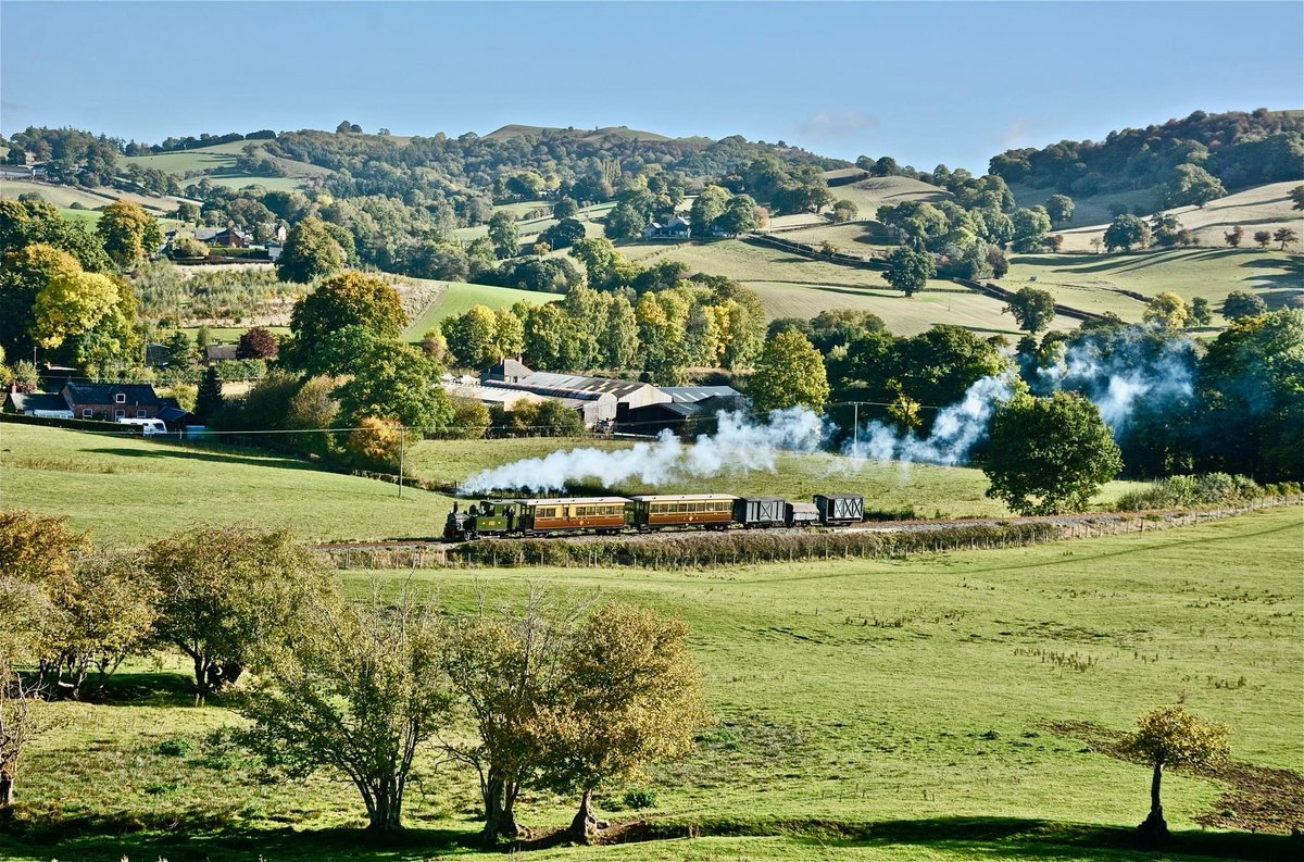 Tomorrow's Trains: Tuesday 25th October (departing Llanfair Caereinion).
ORANGE TIMETABLE
10:00 - One Hour Train Trip including Breakfast option.
12:15 - Two Hour Train Trip 
15:00 - One Hour Train Trip
Learn more and Book Tickets: wllr.org.uk/timetables/ 
Photo: David Williams