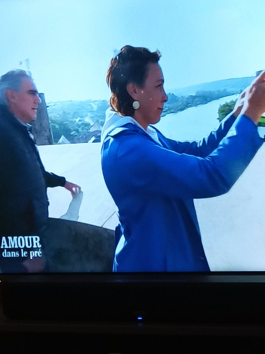 EauFridaal's tweet photo. Paddington rentre en gare 😂 #adp2022 https://t.co/mIgBhTX3yl