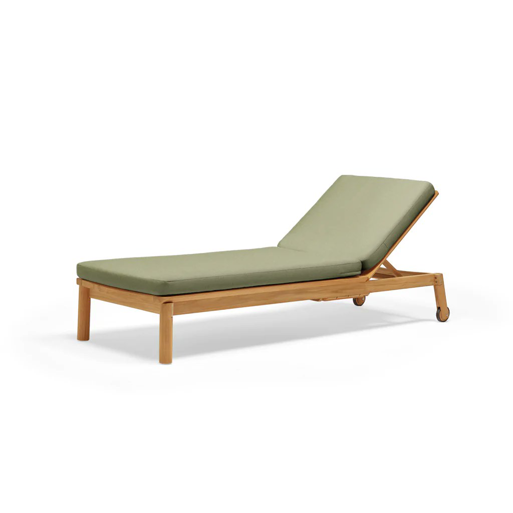 Currently obsessing over this Neighbor outdoor sun lounger in leaf and wishing I had a pool worthy of it. #outdoorfurniture #sunlounger #design #modernfurniture #outdoors #greenfurniture