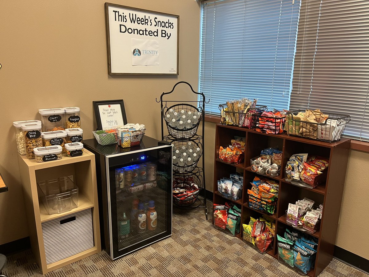 OakCreekElemen1's tweet photo. Thanks to this weekโs snack sponsor Trinity Educational Services! The teachers are ready to kick off red ribbon week on the right foot! #OCESstrong #ComalISD #CISD ๐พ๐ https://t.co/ZvNwIFAe6J