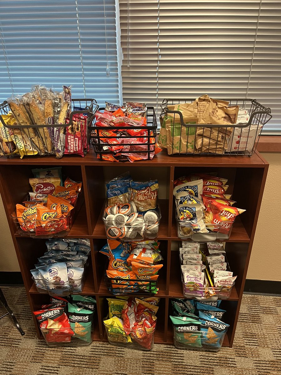 OakCreekElemen1's tweet photo. Thanks to this weekโs snack sponsor Trinity Educational Services! The teachers are ready to kick off red ribbon week on the right foot! #OCESstrong #ComalISD #CISD ๐พ๐ https://t.co/ZvNwIFAe6J