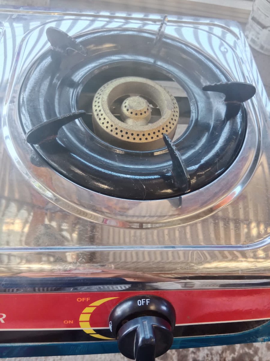 estoy vendiendo 1 cocinilla a gas de 2 plato esta nueva en 25 mil peso entregó en las estaciones de metro esta complicado necesito hacer lucas para alimetar a mis hija 1 rt me ayudará  mucho la cocinilla en perfectas condiciones Me la regalaron para q la vendiera y generará plata