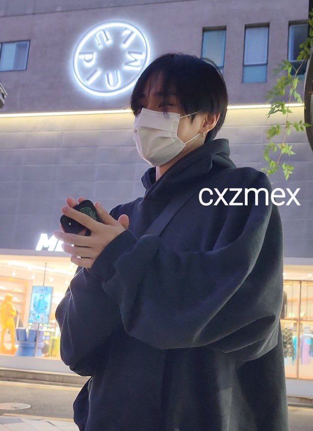 lomlbaji1's tweet photo. YALL SO THIS IS NOT A DRILL ITS LITERALLY DANIEL IM CRYING OF HAPPINESS I MISSED HIM MORE THEN EVER PLEASE DONT DISAPPEAR AGAIN #kpop #danielkpop #danielupdate #iland https://t.co/4sPGdo2Is5