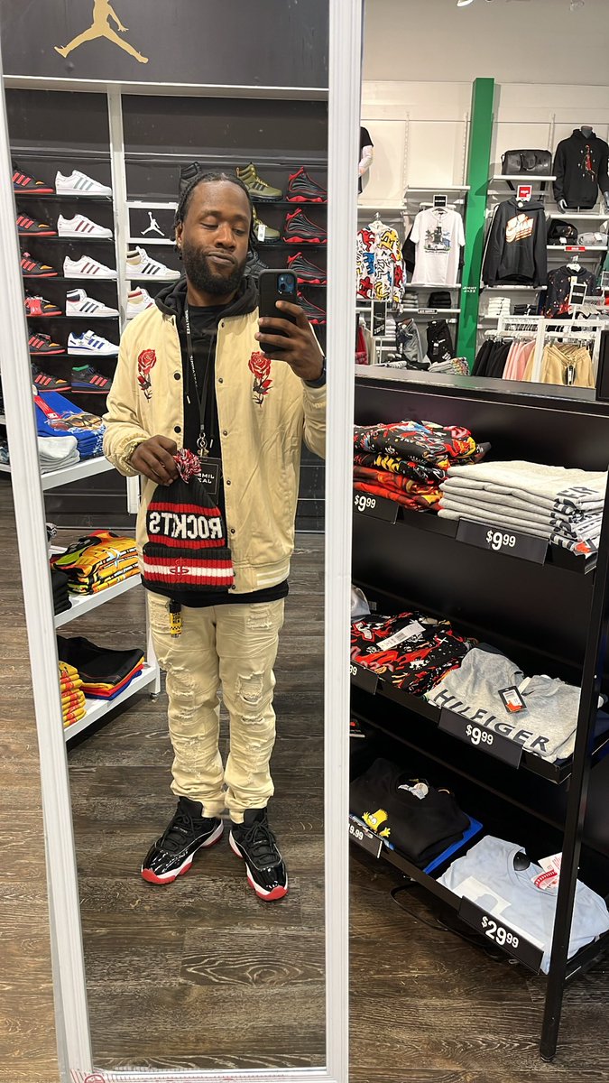 AplusIMI's tweet photo. #ShoeJefe in the flesh‼️‼️‼️ Stop playing with me #Simplyfly https://t.co/qBSjYd7QHN