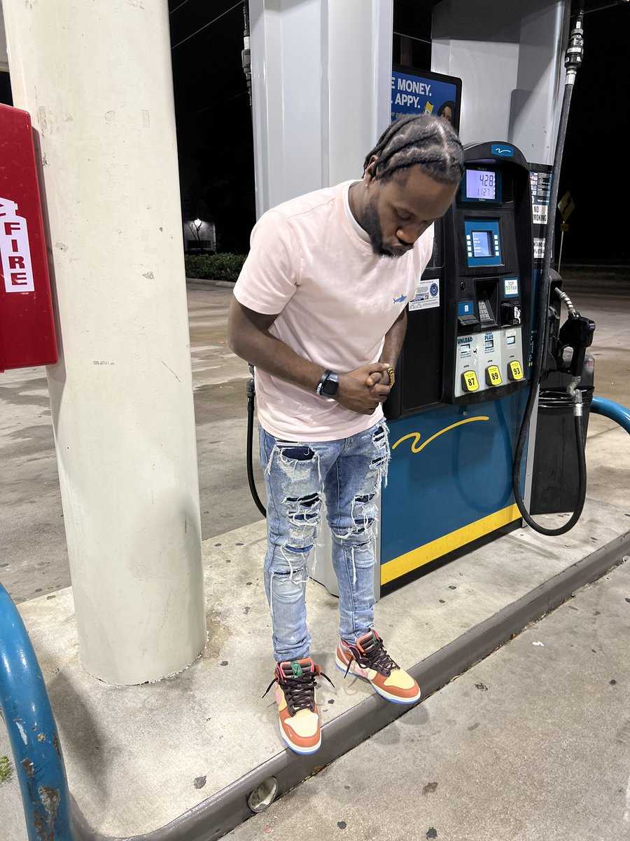 AplusIMI's tweet photo. #ShoeJefe in the flesh‼️‼️‼️ Stop playing with me #Simplyfly https://t.co/qBSjYd7QHN