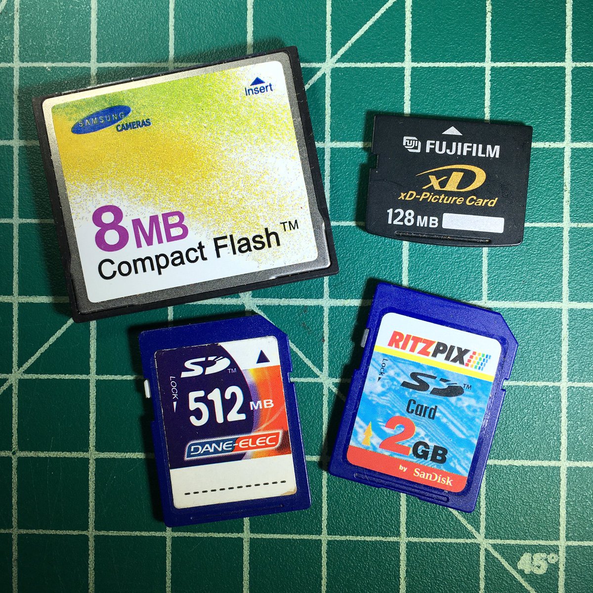 DDVF302's tweet image. Saved some old digital photos off these cards today - 8MB compact flash, 128MB xD card, 512MB &amp;amp; 2GB SD cards. 📸

#compactflash #xdcard #sdcard #digitalphotography #photography #fujifilm #samsung #ritzcamera