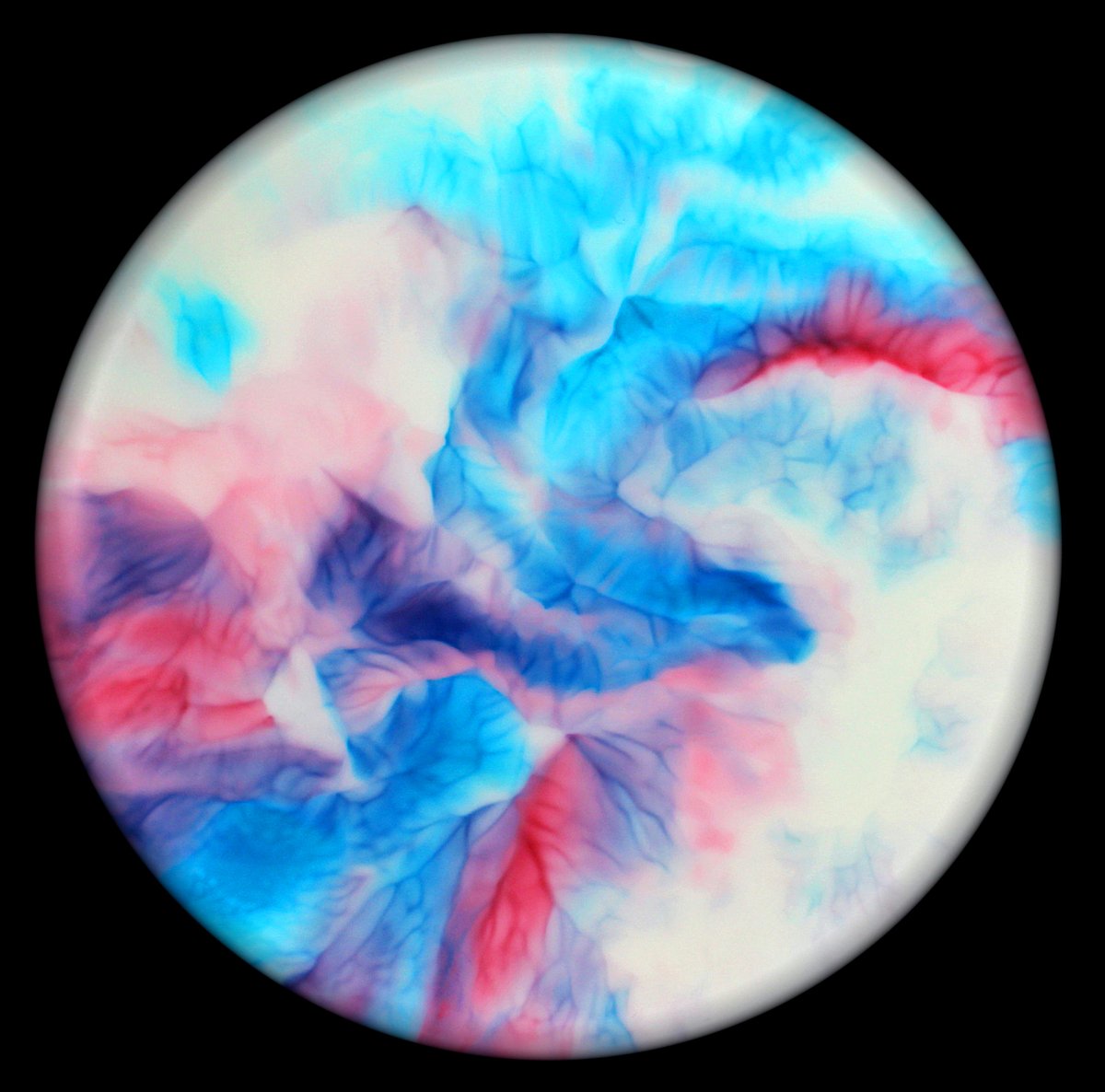 A Study of Light - One

See full video: youtu.be/7UvSoNPQd3A
Made by a robot! #art #robotics #light