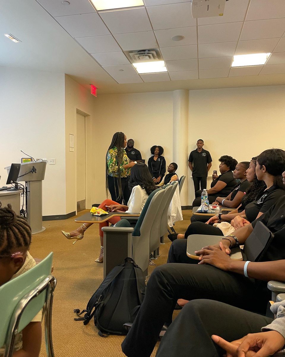 uhbsha's tweet photo. RECAP: special thanks to all our health professionals speakers for taking time out to speak to our members! We truly appreciate the great words 💐

Stay tuned for more upcoming events! 

#uhbsha #medicalspeakers https://t.co/TcDprf2qIW