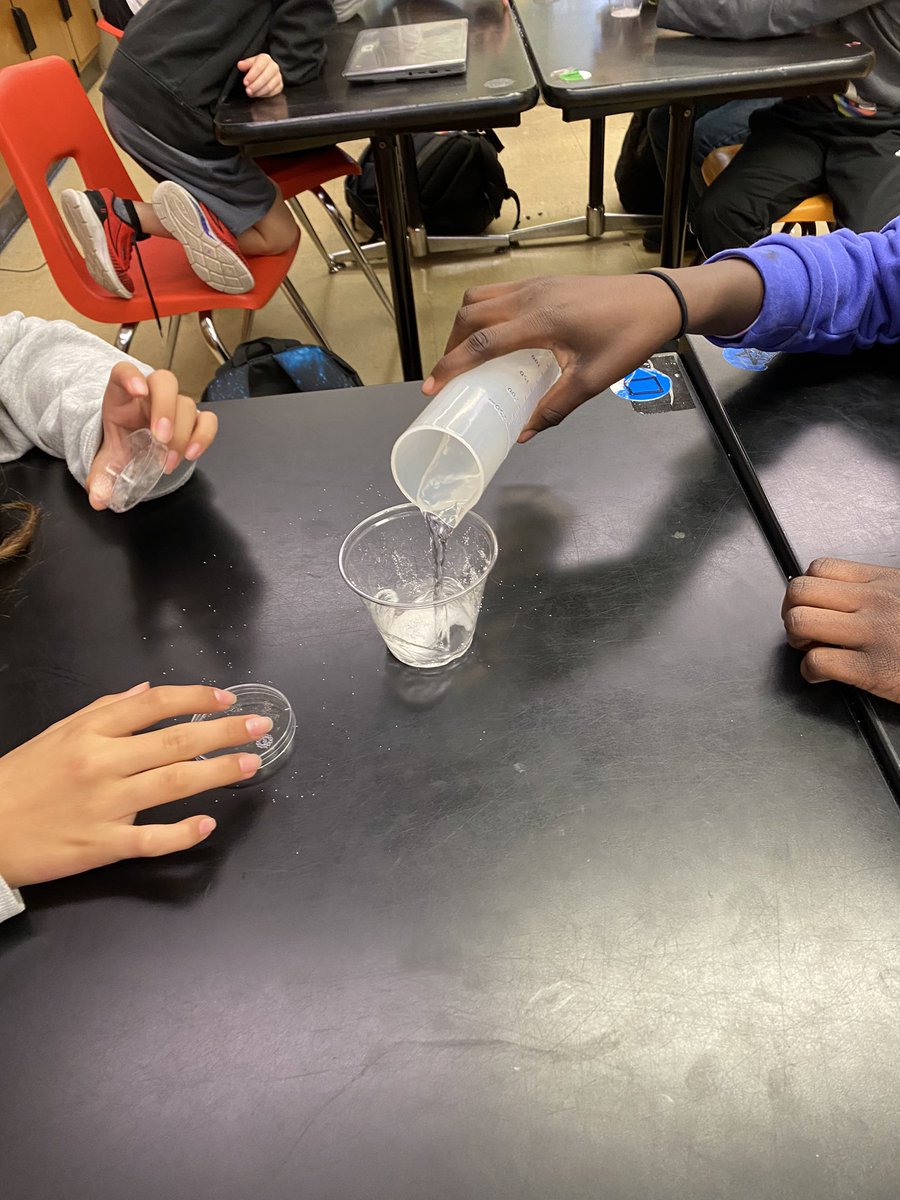 JerryHullTeach's tweet photo. Sixth grade chemists learn about polymers as part of a larger lesson on molecules, using instant snow! @FCPS1Science @TaylorMSTigers #Science #middleschoolscience #scienceteacher https://t.co/PueW29nUN0