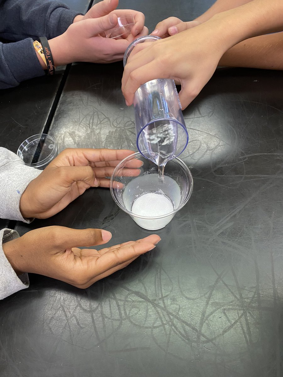 JerryHullTeach's tweet photo. Sixth grade chemists learn about polymers as part of a larger lesson on molecules, using instant snow! @FCPS1Science @TaylorMSTigers #Science #middleschoolscience #scienceteacher https://t.co/PueW29nUN0