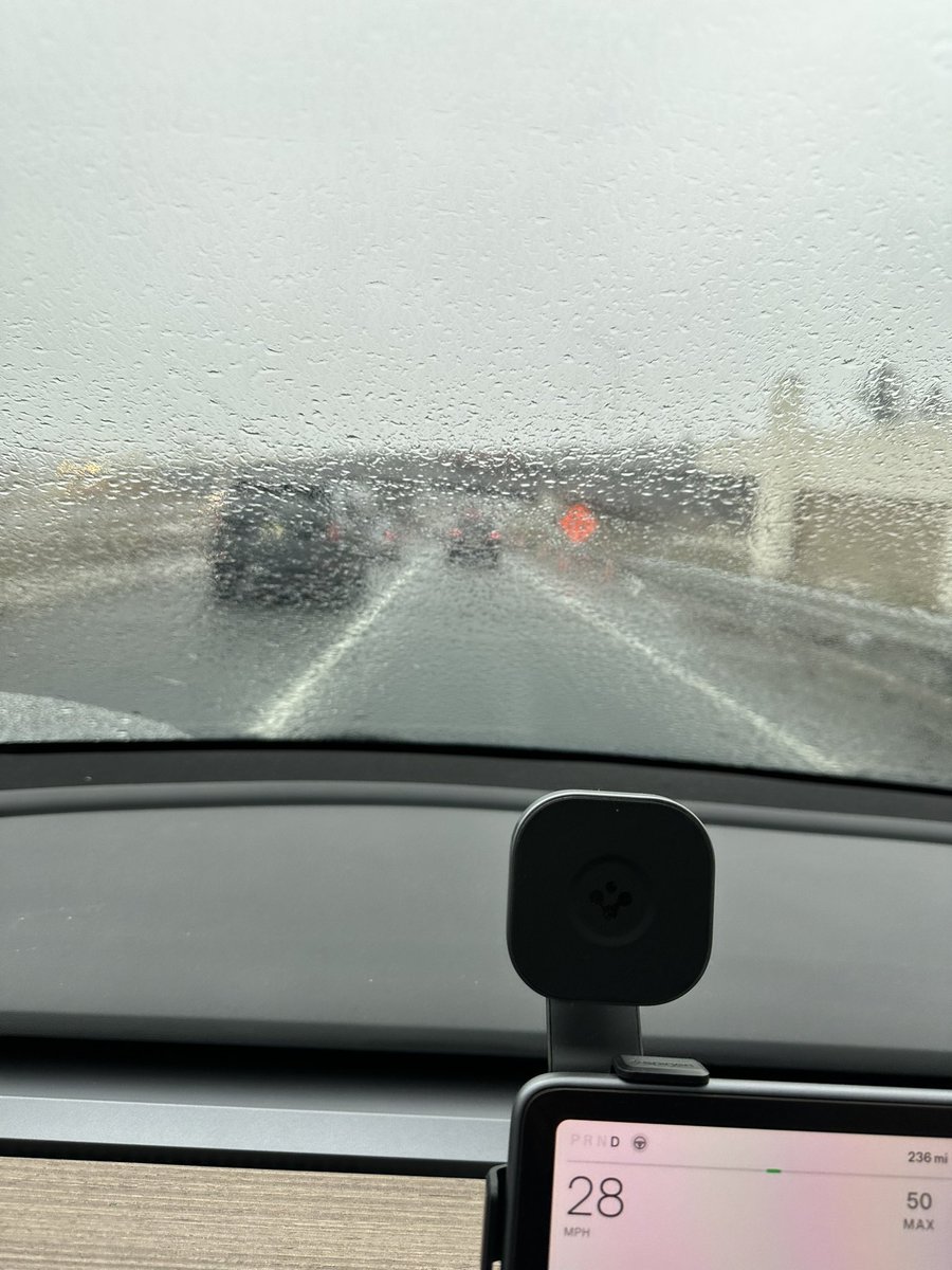 victorpanwala's tweet photo. @Tesla Wipers are set to auto but driving in the drizzle doesn’t activate them! Please fix. https://t.co/1phJg6nnU4