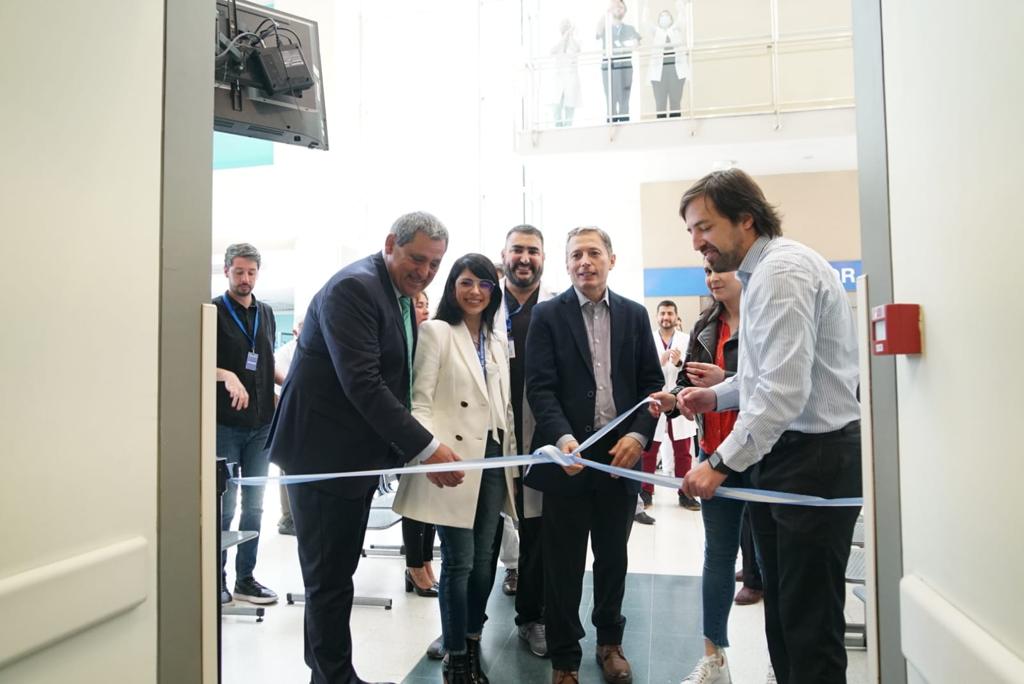fernandogray's tweet photo. 1. Junto con @nKreplak inauguramos consultorios de Oftalmología del Hospital de Alta Complejidad del Bicentenario de #EstebanEcheverría con equipamiento para tareas de prevención, tratamiento y derivación de media y alta complejidad. https://t.co/mcnEapAxBl