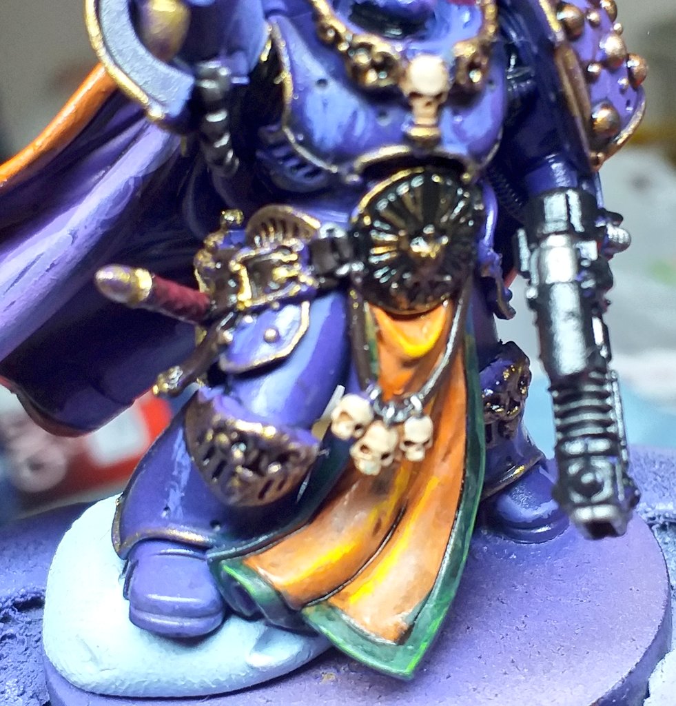 MLC_40k's tweet photo. #hobbystreak 117. Spent more time highlighting the cloak and loin cloth. Tried some new techniques to get a warn threadbare look. Really happy with how it turned out. #warhammer40k #warhammer30k #WarhammerCommunity #warmongers #wip #horusheresy #PaintingWarhammer https://t.co/zaNguuIcNr