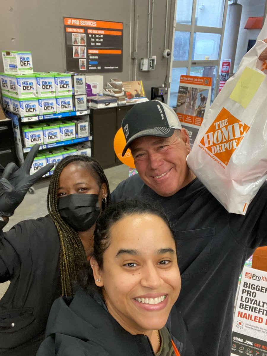 simonebushell8's tweet image. PRO Appreciation Week starts today in Store#0908! Thanks 
to our PRO'S for your continued business. We are here for you!
#Proappreciationweek @Tino_Longobardi @fearon_frank
 @0963SM_Charlie  @KimberlyDeJesso @nyyroro 
@ValineAlejandra
@fernandoa1263 @PintoLpinto83 @KaitlynKrulan