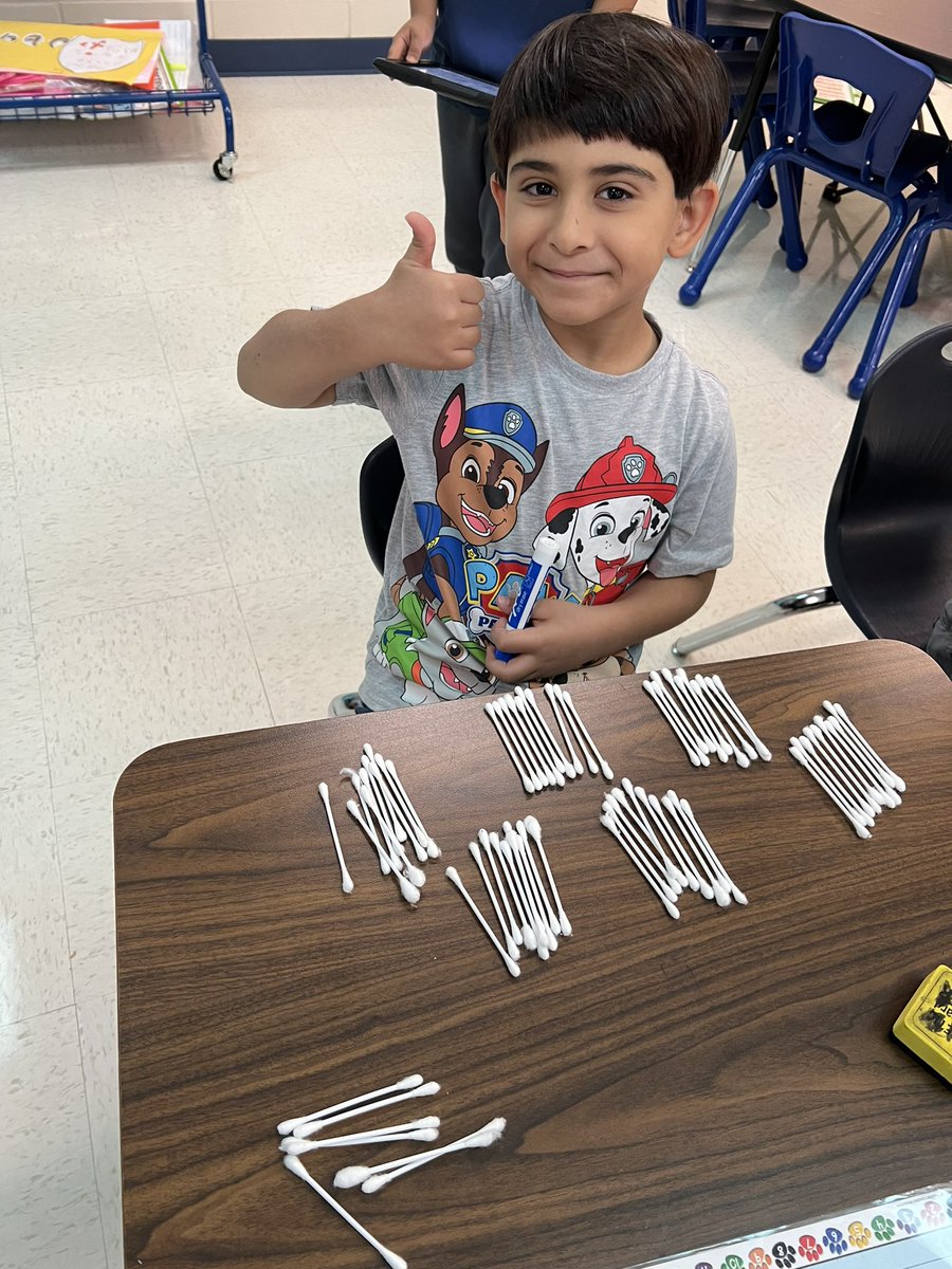 FabulouslyFirst's tweet image. Bones, bones, bones! First grade made tens and ones out of bones today 😉 @NISDFields @NISDElemMath