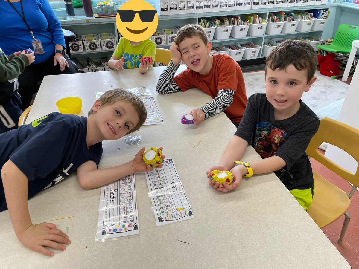 mrsbowesteaches's tweet photo. Today we watched @tvokids It’s My Party - Diwali edition. We learned all about the food, clothing, and decorations involved with Diwali. We then read Binny’s Diwali and students created their our diyas. #diya #diwali #exploringculture #FestivalOfLights https://t.co/uXWqY16wr6